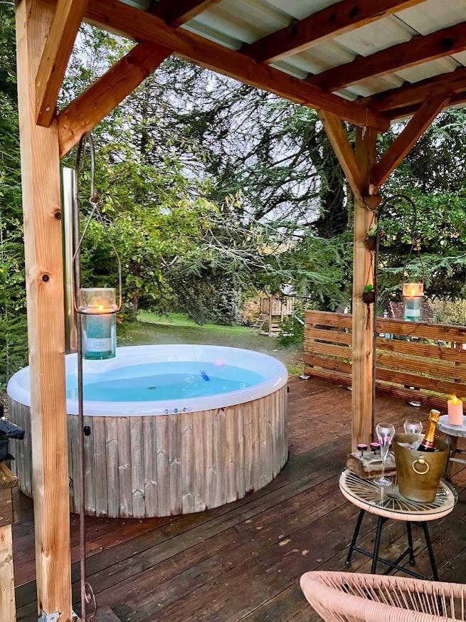 Domaine Le Manoir, Gites De Charme Et De Caractere Avec Piscines Privatisees Et Spa Nordique Fossemagne Екстер'єр фото